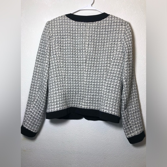 BIGIO Black and White Tweed Jacket with Gold Accents Size 6 and skirt - Picture 2 of 13